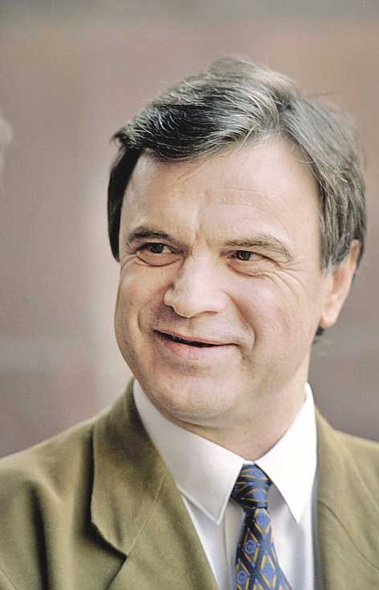    Руслан Хасбулатов