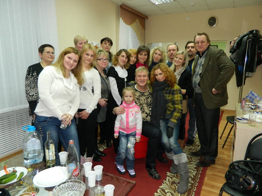 Город Кострома, 8 декабря 2012 года. После концерта Сергея Пенкина. Андрей К. стоит рядом, слева от меня.