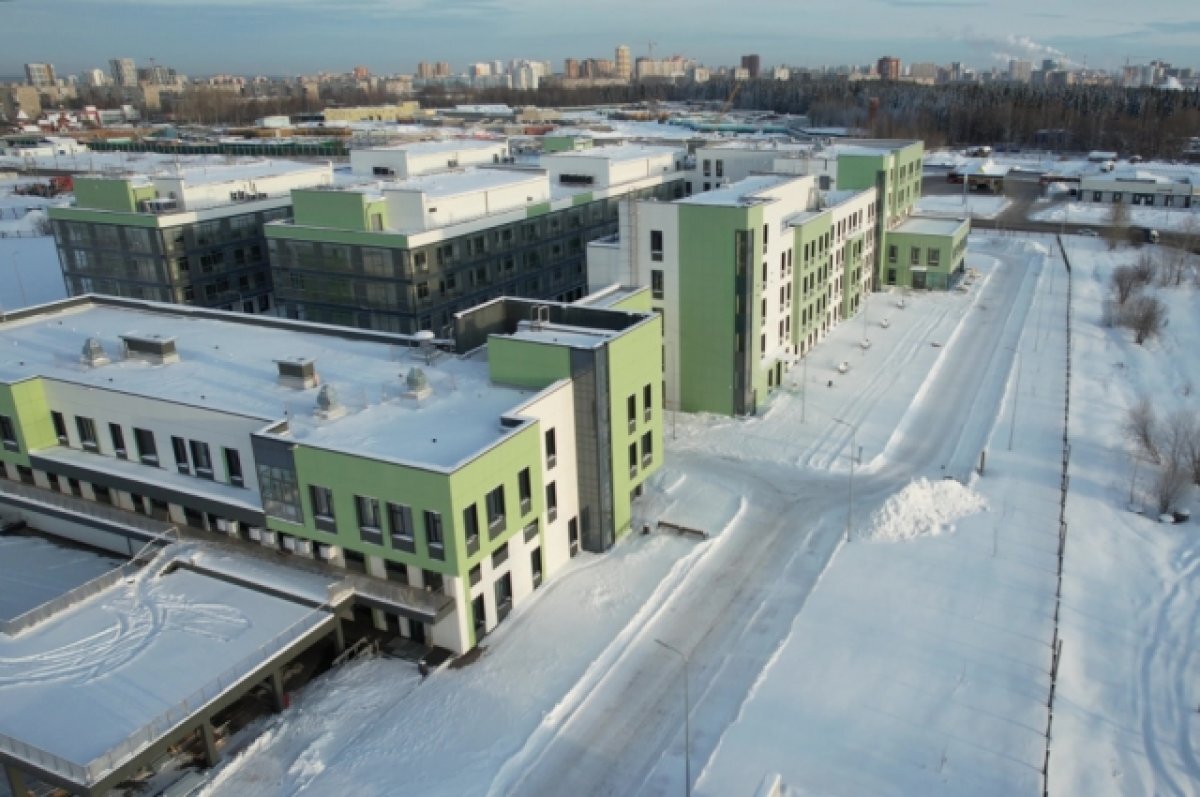    Инфекционная больница спроектирована как мини-город — тут предусмотрено все, что может пригодиться пациентам, врачам и даже студентам.