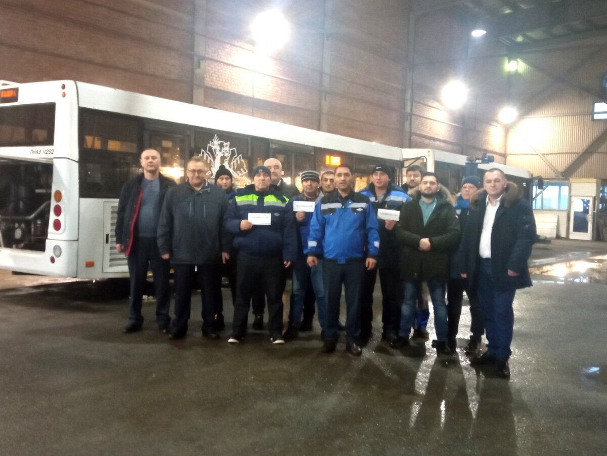    Водители автобусов МДЭП Ханты-Мансийска отказались от новогоднего корпоратива в пользу сбора средств для бойцов СВО