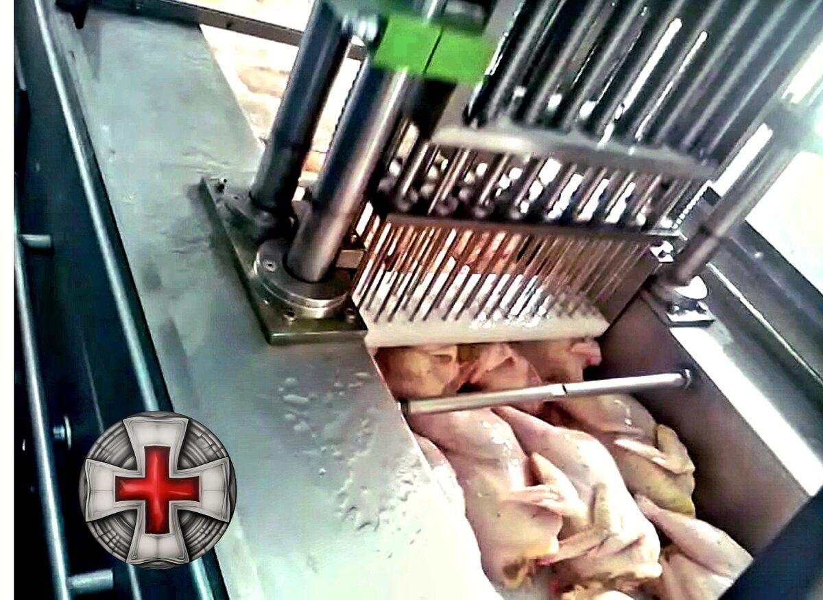 Вот она шайтан машина доя накачивания тушек кур. Фото из открытых источников. 