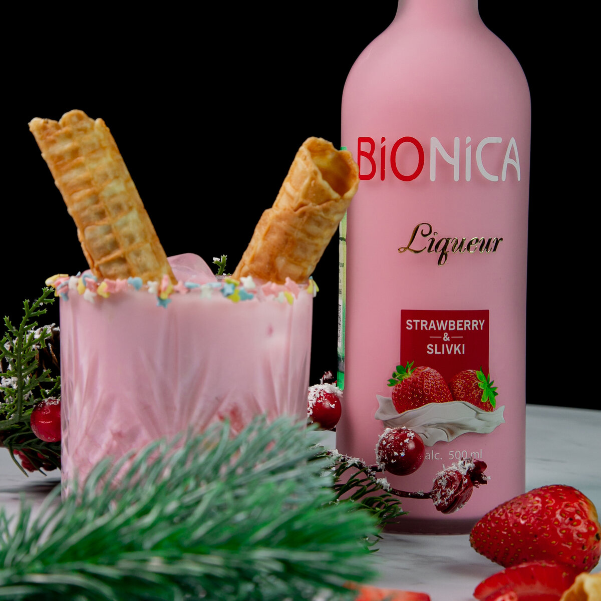 Рецепт клубничного сливочного коктейля на базе ликёра BIONICA Strawberry &  Slivki | Калужский Ликеро-Водочный Завод КРИСТАЛЛ | Дзен