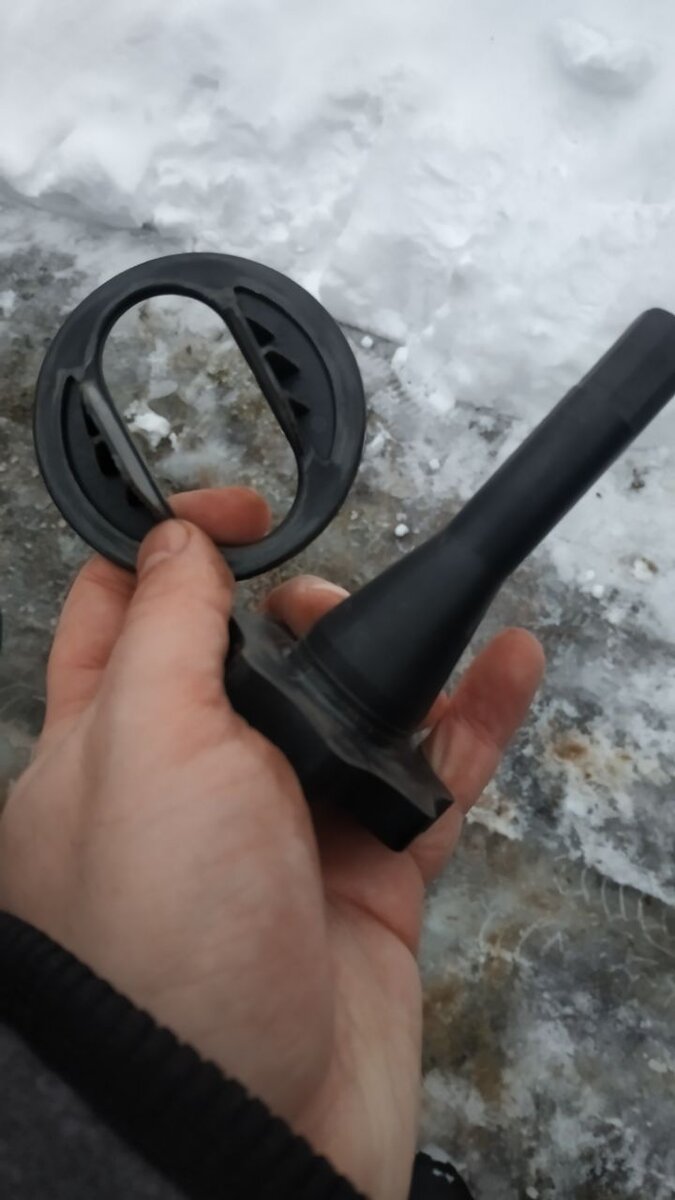 Разбираем фиксатор запасного колеса