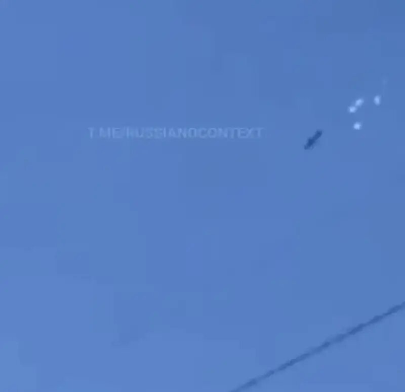 Украинские телеграм-каналы и пресса бурно обсуждают вчерашнюю дневную и сегодняшнюю ночную массированные воздушные атаки ВС РФ по военным и связанным с военкой целям на подконтрольной Киеву территории-3