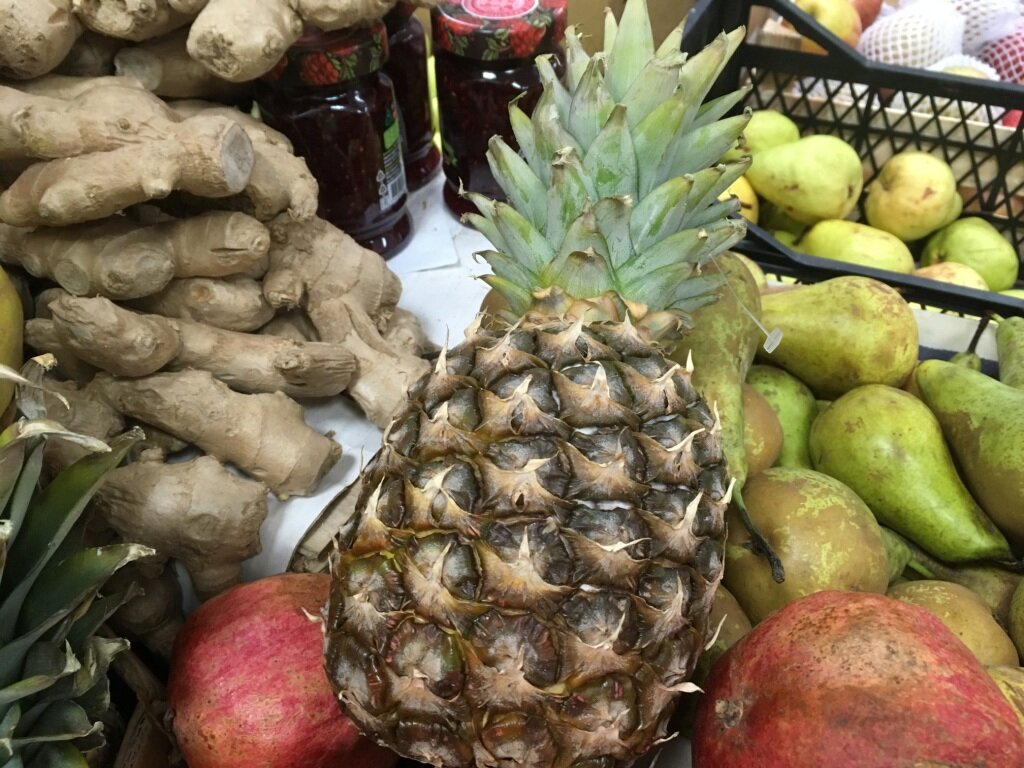 Уже никого не удивляют ананасы... Их можно встретить даже в деревенском ларьке... Но питахайю вживую видели не все.