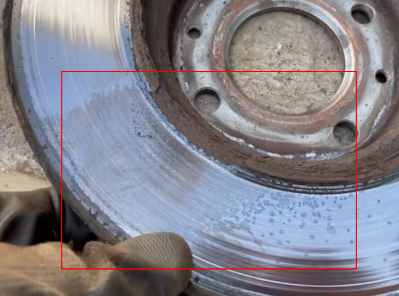 Износ тормозных дисков (ТД) — это естественный процесс, который происходит с каждым автомобилем. Эти детали относятся к расходным материалам, и со временем их нужно менять.-2