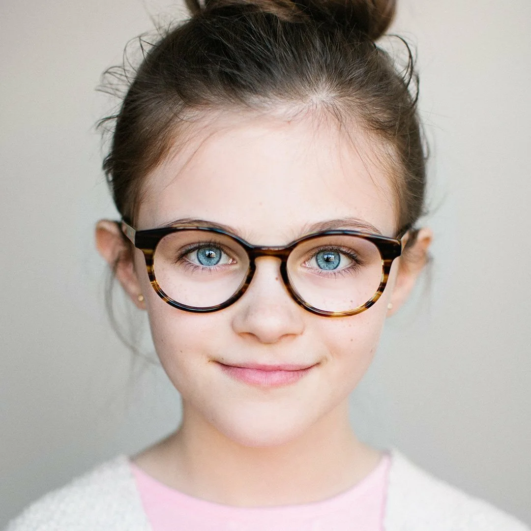 Зрение 9 10. Детские очки для зрения. Красивые очки для детей. Девочка в очках. Стильные детские очки для зрения.