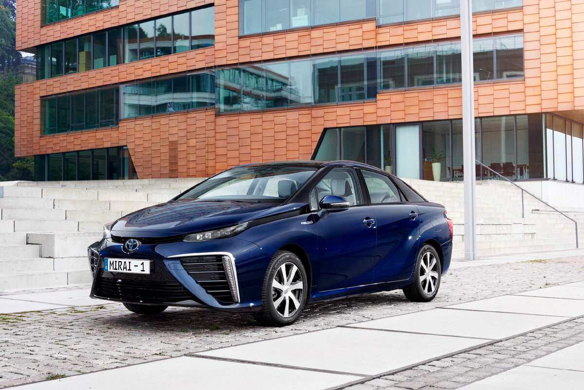 Toyota Mirai FCV 2015