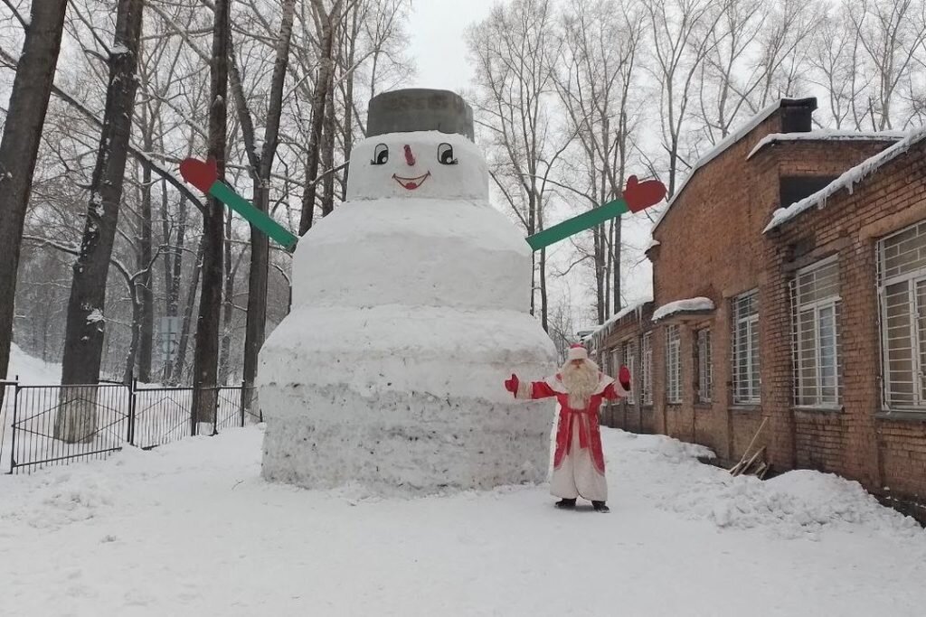 ТАКОЙ ЗНАКОМЫЙ С ДЕТСТВА СНЕГОВИК