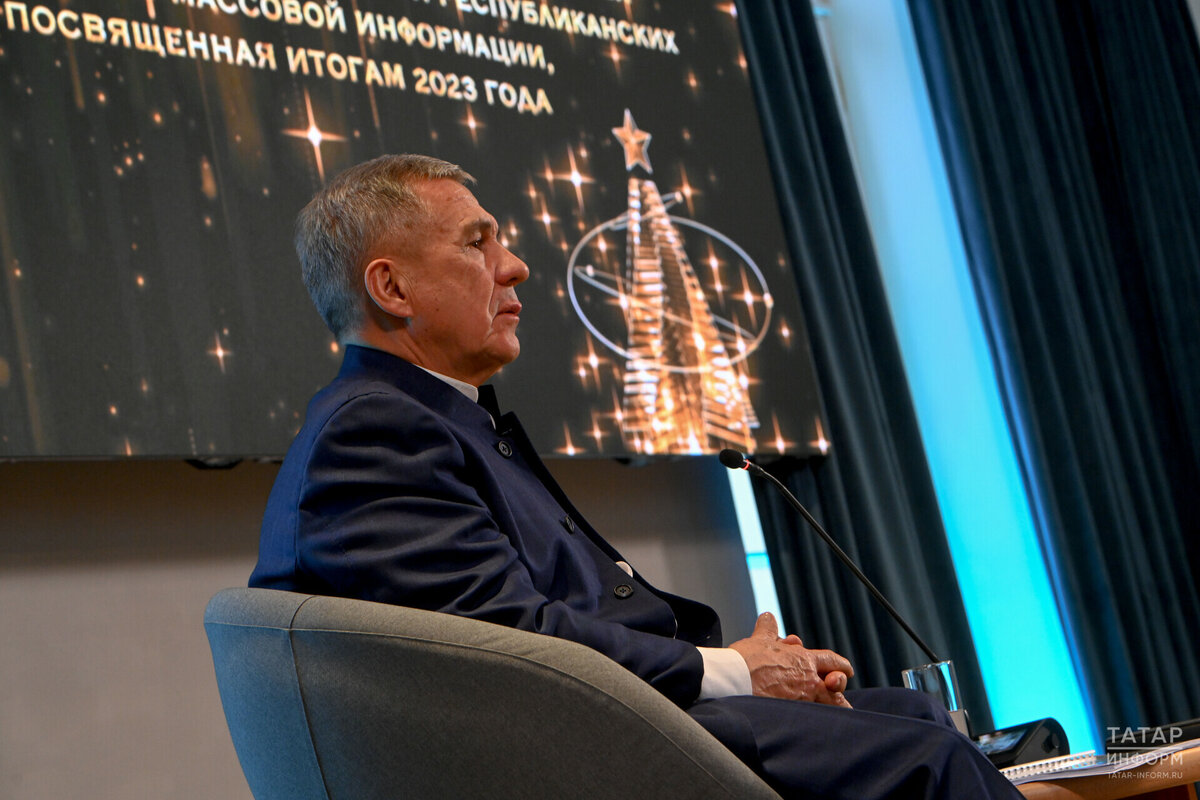 В ходе предновогодней встречи с журналистами Рустам Минниханов ответил на вопросы о ключевых событиях этого года. Фото: rais.tatarstan.ru