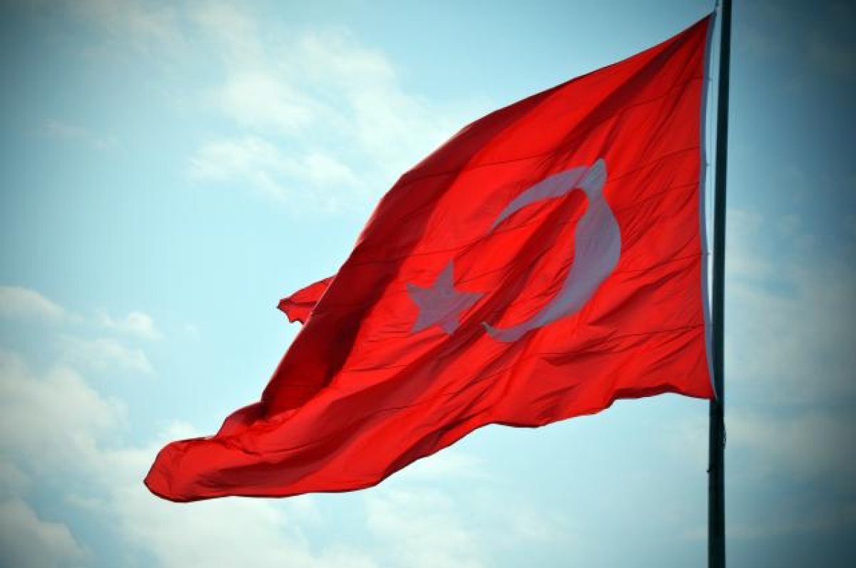    В Турции самолет при посадке выехал за пределы ВПП из-за тумана