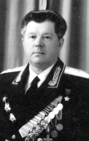 Василий Митрофанович Шатилов (4 [17] февраля 1902 — 16 февраля 1995) — советский военачальник, Герой Советского Союза (1945). В последние годы Великой Отечественной войны командир 150-й стрелковой Идрицкой ордена Кутузова II степени дивизии, воины которой 1 мая 1945 года штурмом овладели рейхстагом и водрузили на нём Знамя Победы. Генерал-полковник (1963)