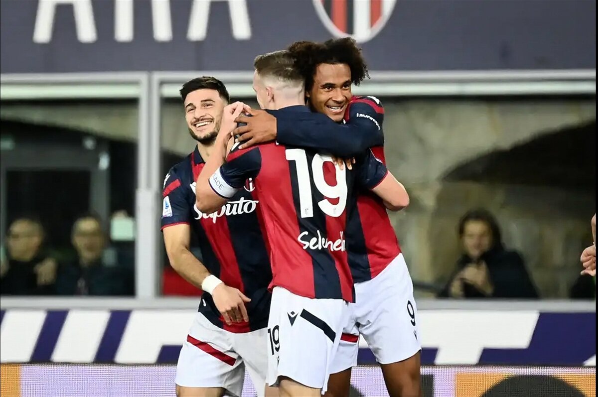 Болонья обыгрывает Аталанту 1:0.