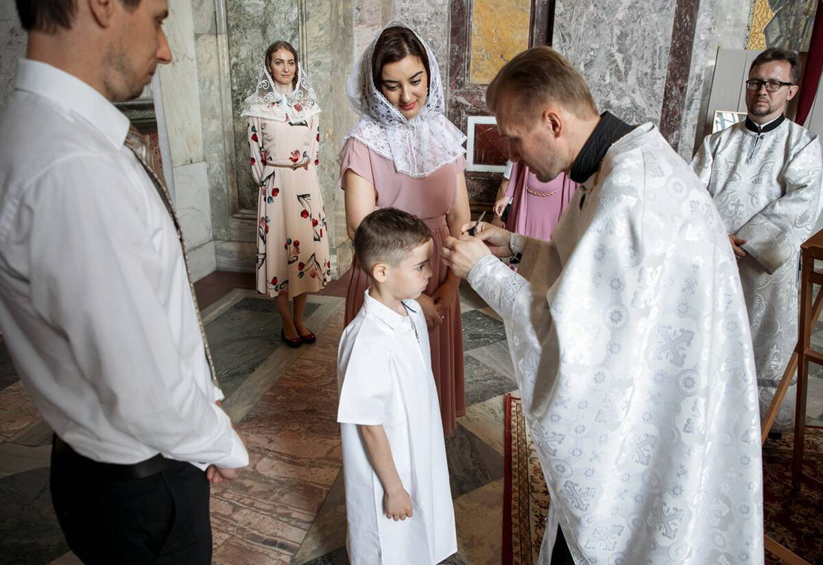 Могут быть родственниками крестные. Крещение мальчика. Крещение взрослого реб. Крещение взрослого ребенка. Крещение в храме.