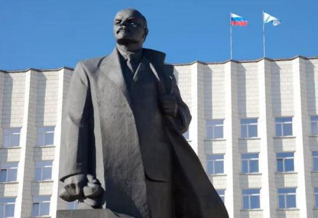 Как плащ его с возвышенным челом...