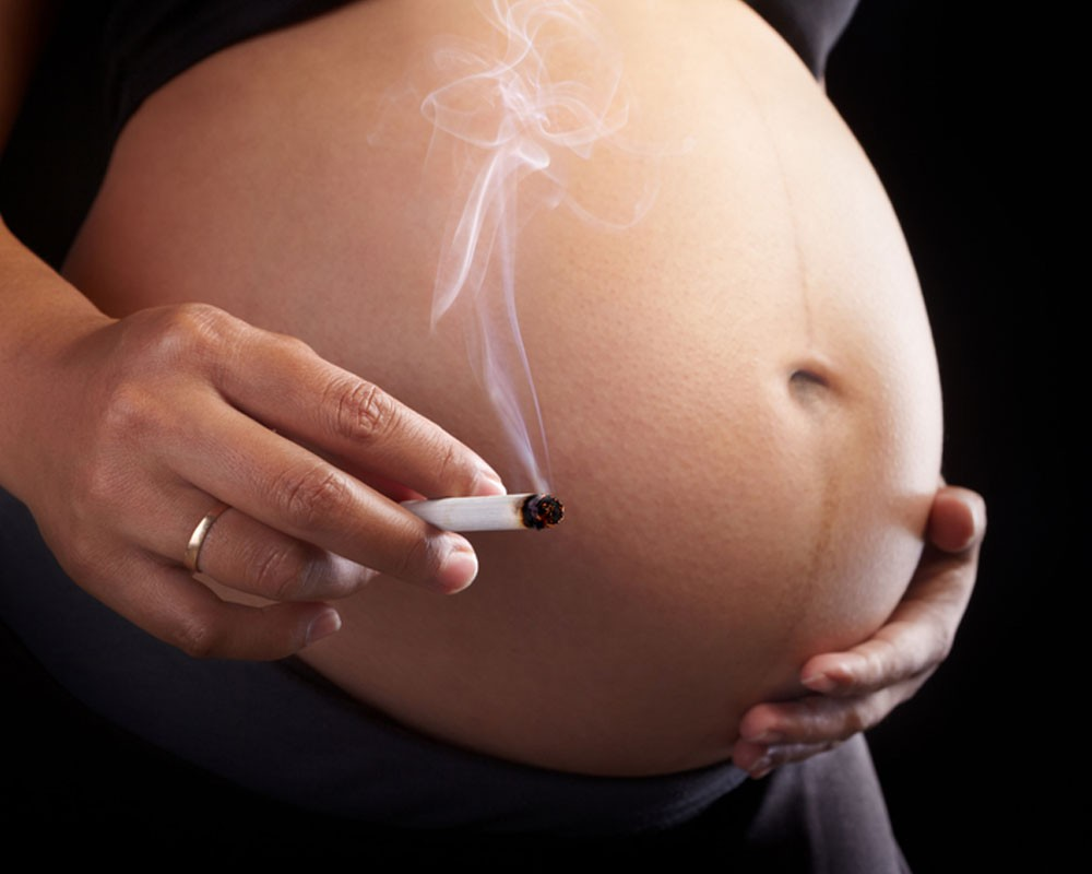 Курение женщин сегодня приняло глобальные масштабы, особенно опасно курение и беременность женщины.-2