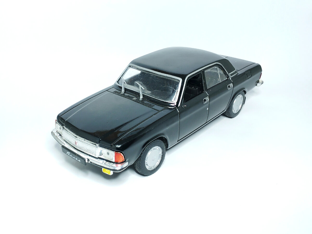 Рис. 1. Модель автомобиля ГАЗ-3102 "Волга" от Deagostini в масштабе 1:43 до перекрашивания и улучшения