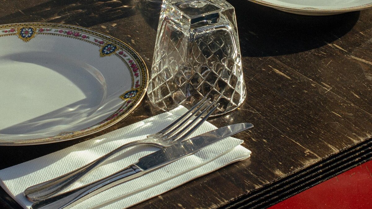    Как отмыть посуду из нержавейки? © Unsplash / Stanislav Rozhkov