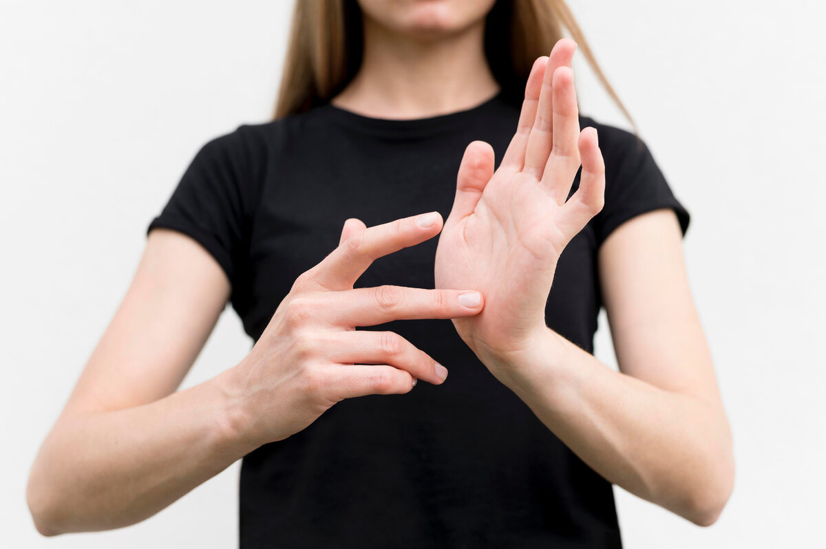 Женская глухонемая. Рука перестала фото. Рука с 6 пальцами картинка искусственный интеллект. Movement of hands in Deaf language.