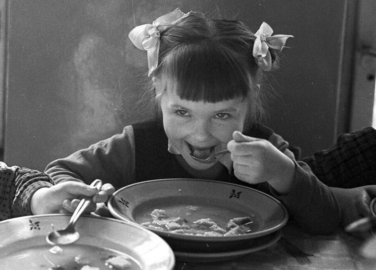    	1.	«Супчик - главная еда, жиденькое нужно кушать!»  Уверен, что каждому так говорили в детстве. Суп- главная еда советского человека.