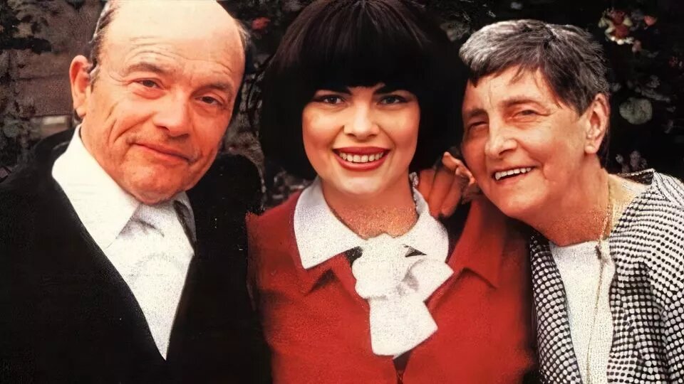 Мирей с мамой и папой 1984 год