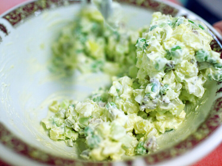     Современный салат оливье имеет мало общего с блюдом, созданным Оливье полтора века назад. Фото: Baltphоto/ Дарья Иванова