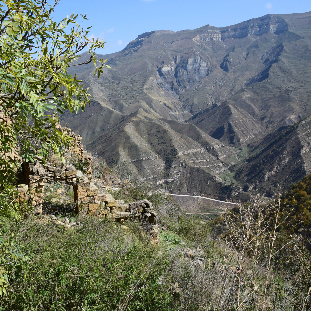 Приключения тома сойера иллюстрации к книге. Том сойер в шляпе. Том сойер мастерская. Приключения тома сойера школа. Том сойер.