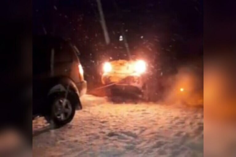    Инспекторы ДПС Орска спасли водителя и пассажиров «Форд фокуса», который слетел в кювет Марина Шарт