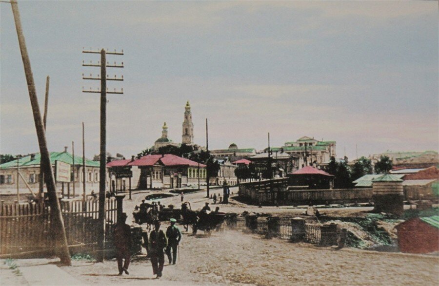 Вид на Вознесенскую горку, 1900-1910 гг. (из комплекта открыток с видами старого Екатеринбурга) Источник: https://visualhistory.livejournal.com/1188489.html