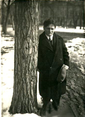 Юрий Олеша / Ilya Ilf, Public domain, via Wikimedia Commons