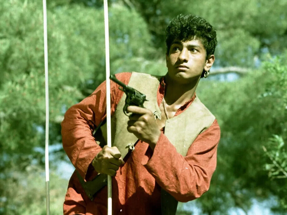 кадр из х/ф «Неуловимые мстители» (1966), реж. Э. Кеосаян, Мосфильм