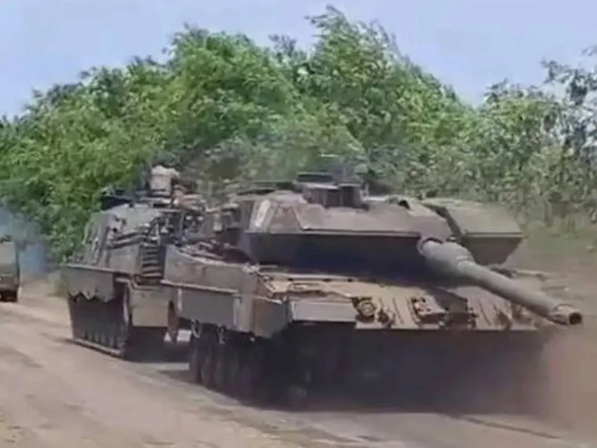 Подбитый леопард на поклонной горе. Леопард 2а6 подбитый. Leopard 2a6 ВСУ. Трофейный леопард 2а6. Leopard 2 ВСУ.
