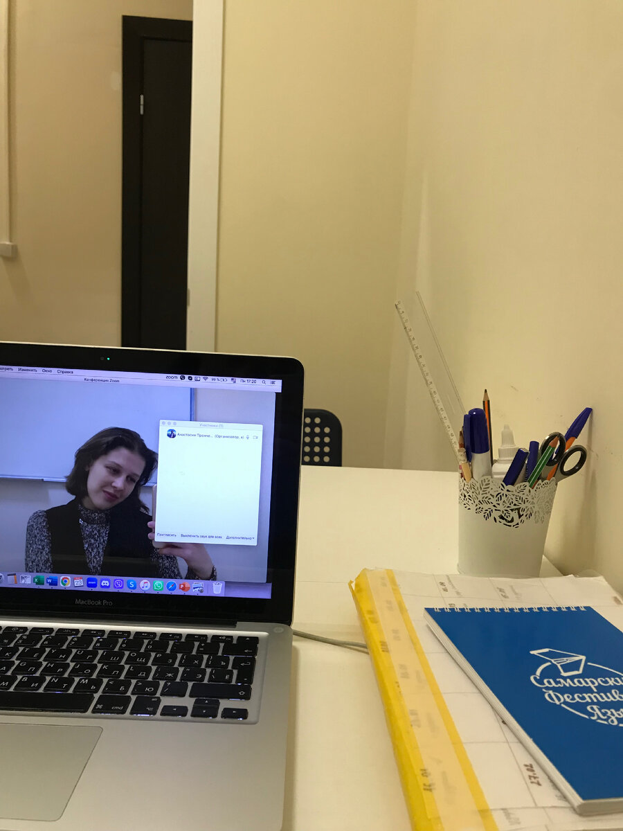 Работа в репетиторском центре. Порой ожидание ученика было долгим, можно и полчаса было прождать, пока подключатся. Кратко о мотивации некоторых, которых сюда притащили родители.