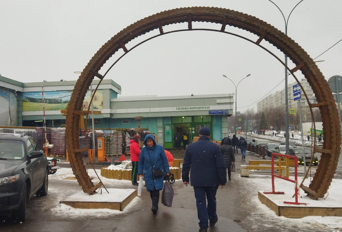Вход на крытую часть Домодедовского рынка