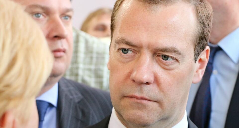 Террористический удар по Белгороду и гибель людей — кровавое преступление бандеровских ублюдков. Такое заявление сделал зампред Совбеза России Дмитрий Медведев на своей странице во «ВКонтакте».