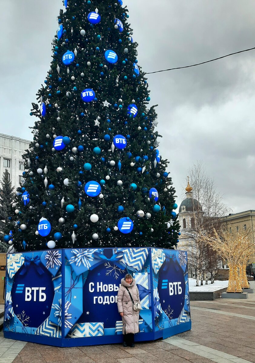 Ёлка у метро Арбатская. Фото автора