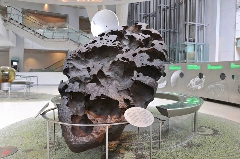 В США существует крупнейший метеорит весом 15,5 тонн, состоящий из железа и никеля, известный как Вилламетт. Однако не было обнаружено ударного кратера, связанного с его падением.