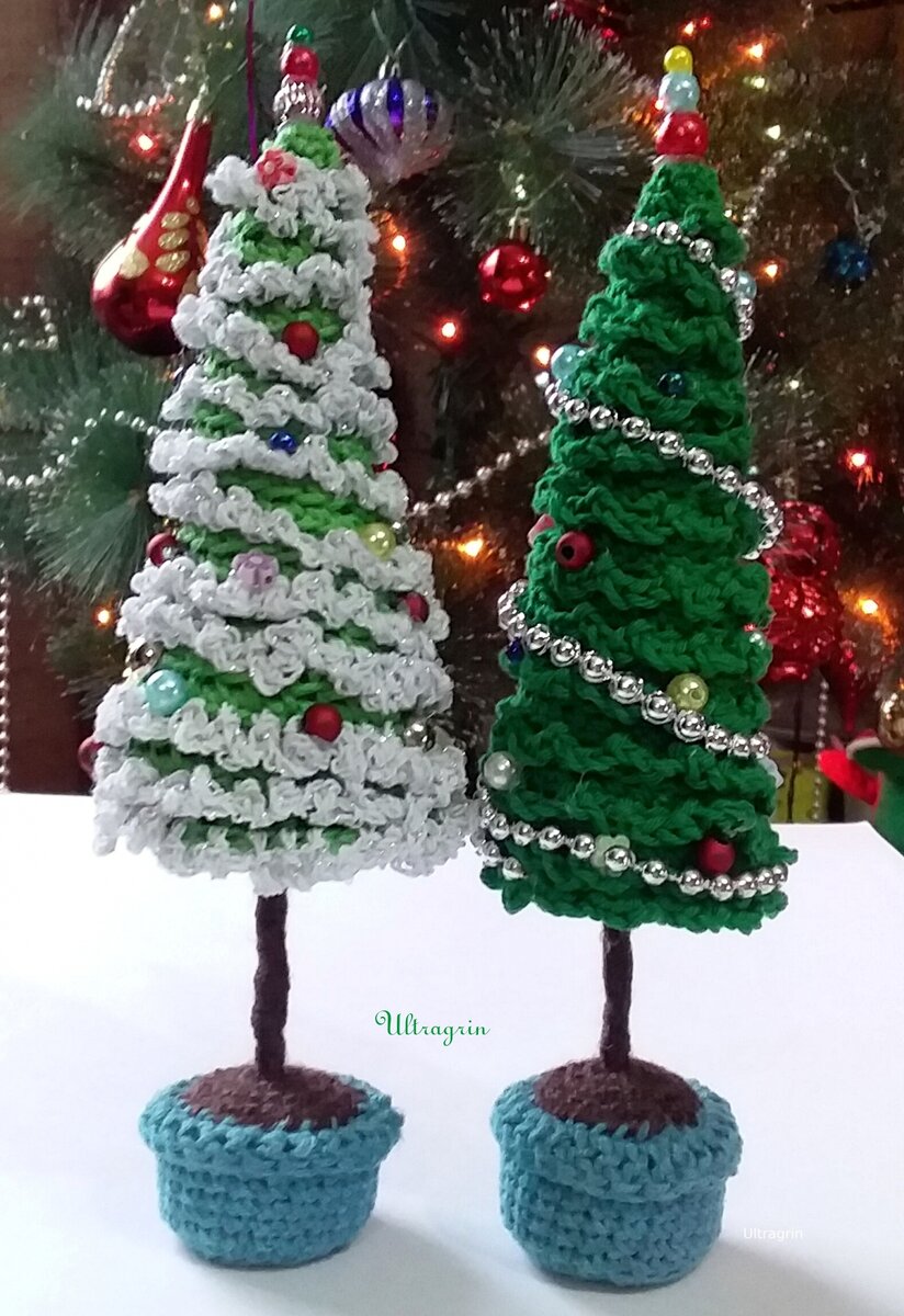 Ёлочки 15 см высотой.