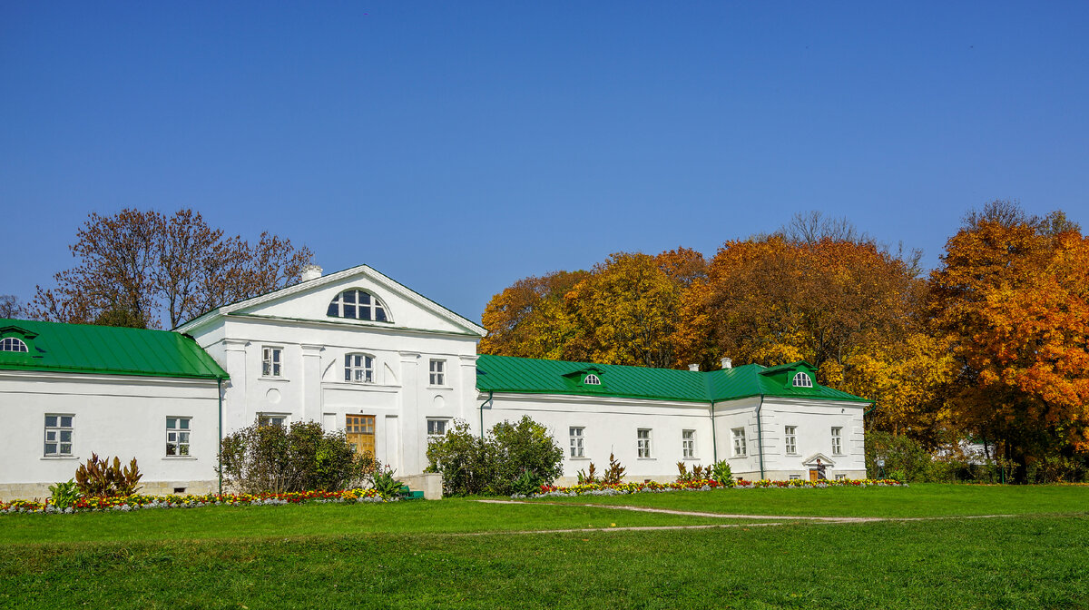                            Дом Волконских