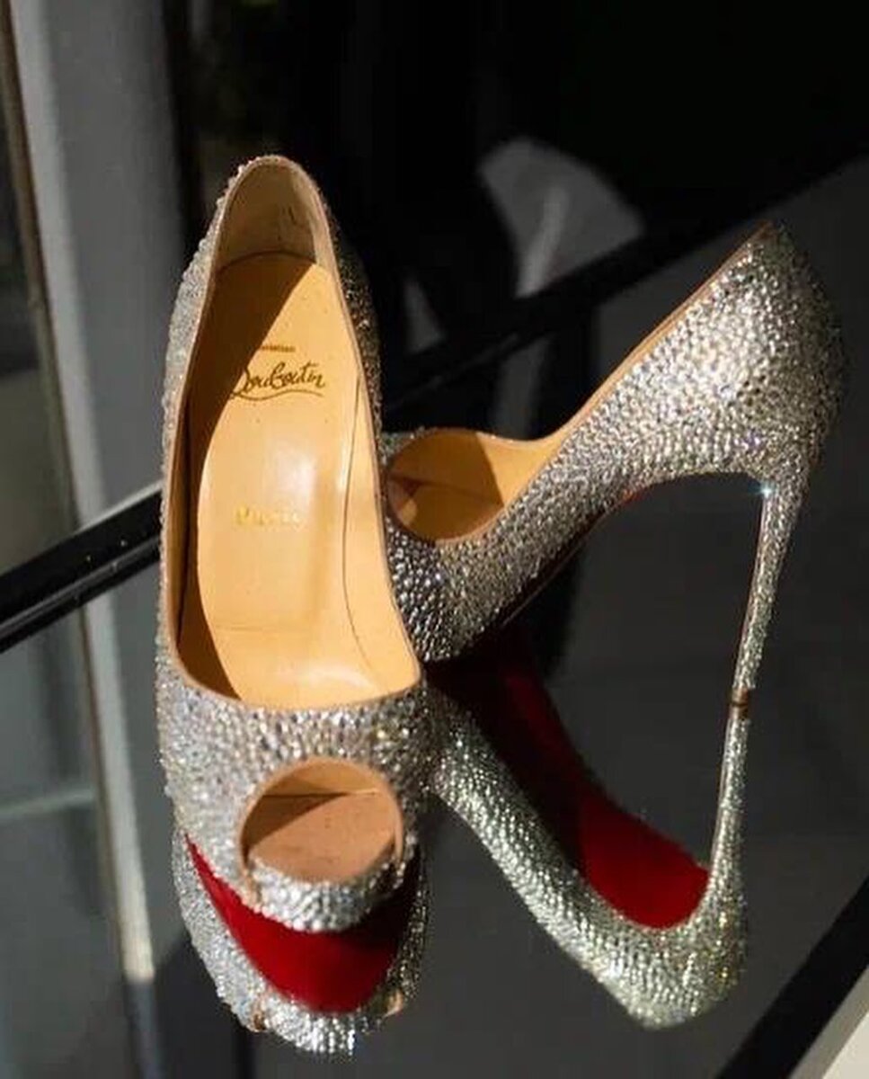 Инкрустация обуви стразами: как сделать свои туфли уникальными и блестящими