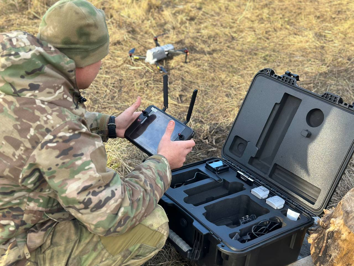 А вот разведчики уже осваивают птичку 