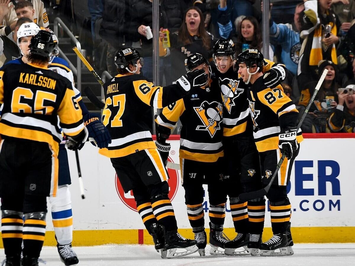    Хоккеист "Питтсбург Пингвинз" Евгений Малкин празднует гол© Фото : nhl.com/penguins