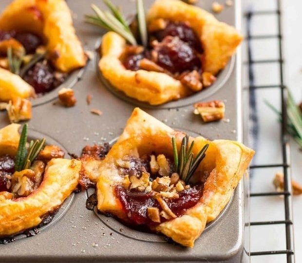 Минимум усилий: 8 закусок на Новый год из трех ингредиентов