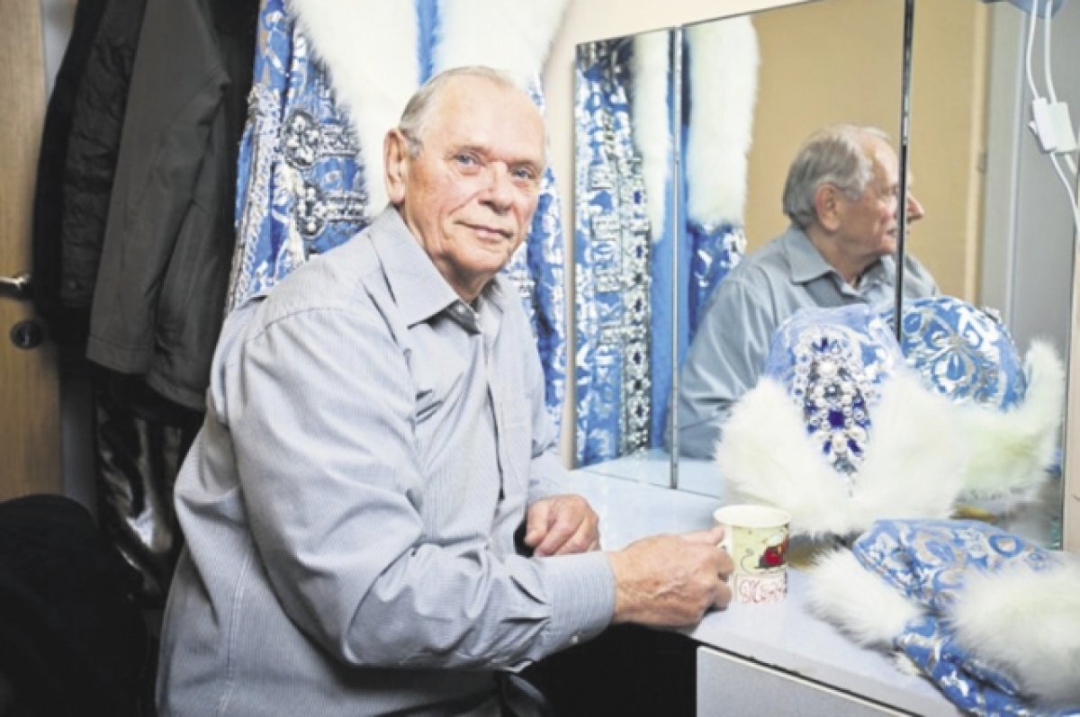    Сейчас у Валерия Павловича «горячая пора» – елки, представления.