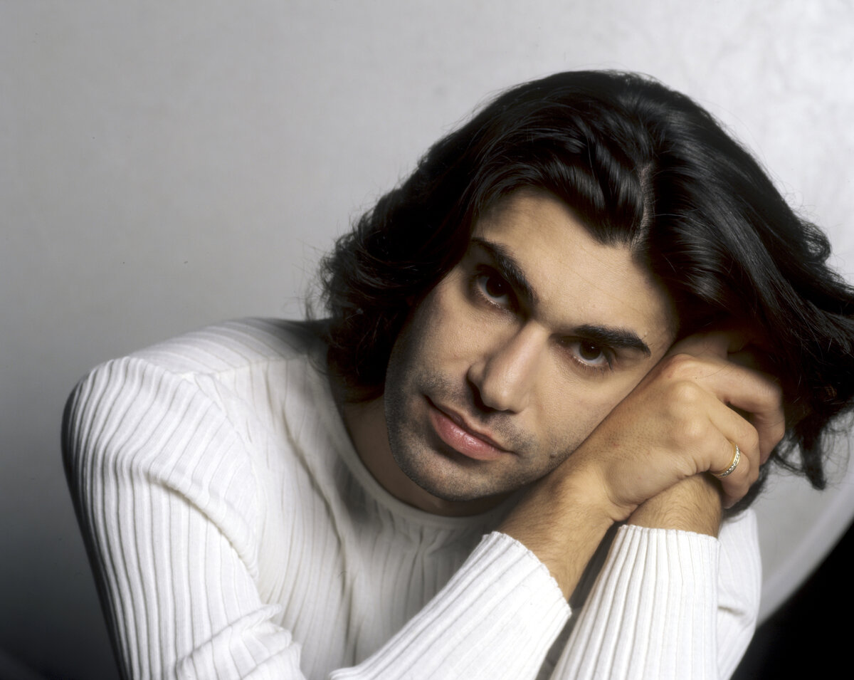    Свою первую партию артист исполнил уже спустя несколько месяцев в постановке «Золотой век», затем он выступил в роли Меркуцио в балете «Ромео и Джульетта». В 1993-м Цискаридзе сыграл Дона Хуана в спектакле «Любовью за любовь» и принца Фортюне в «Спящей красавице» / РИА Новости / Владимир Вяткин