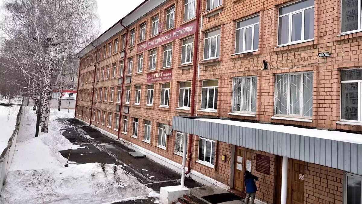     Пункт отбора на военную службу по контракту Удмуртии будет работать в режиме дежурных смен в новогодние праздники. Об этом сообщает пресс-служба главы и правительства республики.