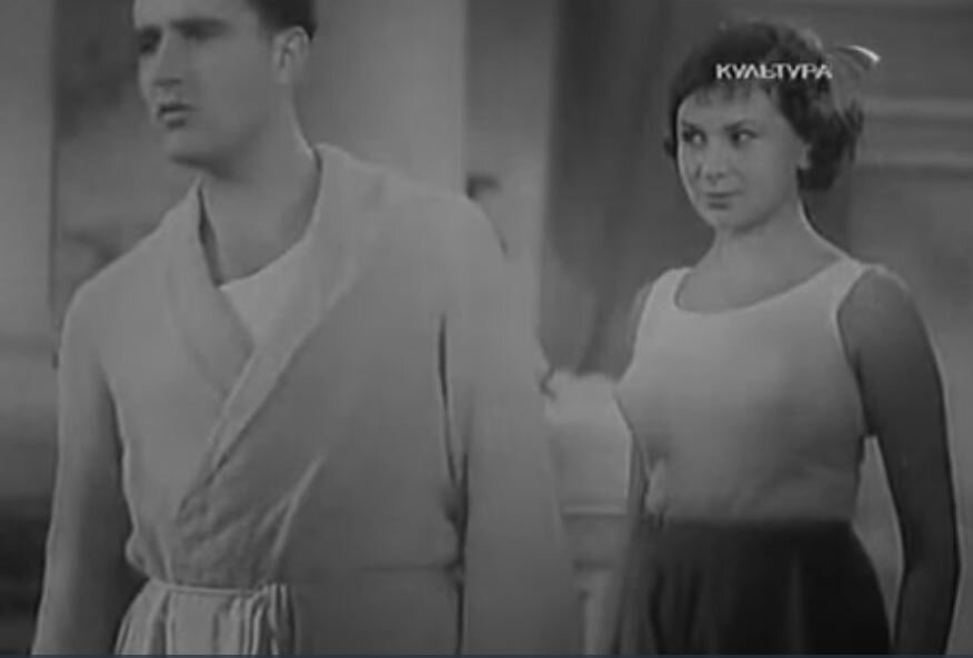 Валентина Половикова в фильме "Строгий юноша". 