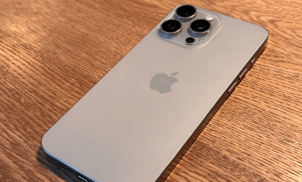    Если вы купили iPhone и не захотели доплачивать за память, а сейчас жалеете об этом, то для вас есть решение