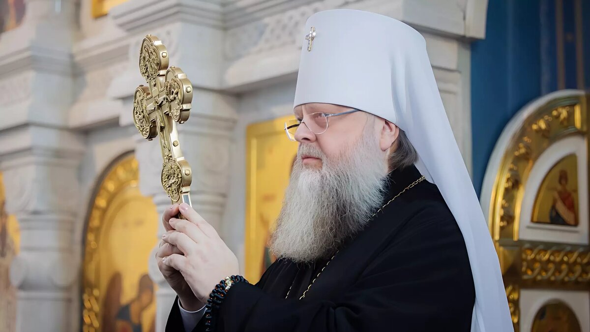     В Ростовской области митрополит Меркурий заявил, что его главная новогодняя традиция — благодарить Бога за прожитый год, об этом он рассказал во время передачи «Сугубо личное» на телеканале «Дон24».