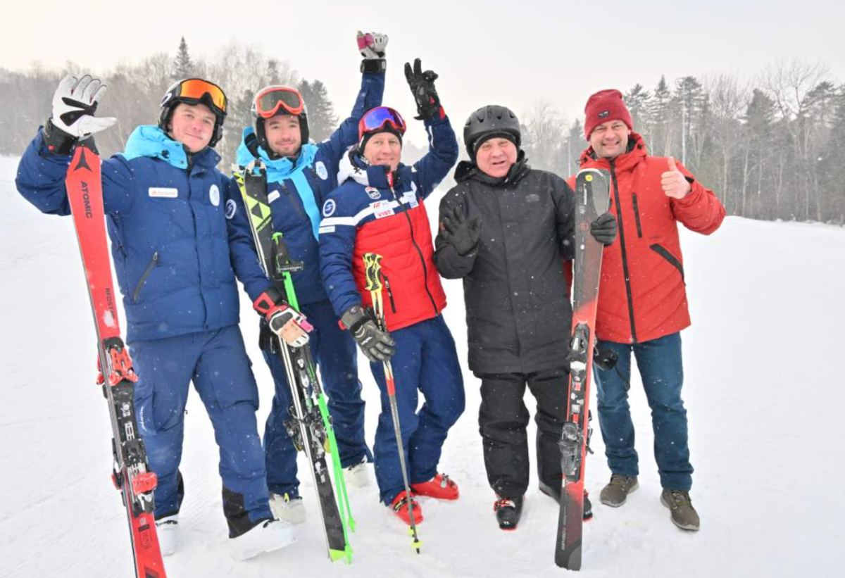    Губернатор Дегтярёв и мэр Кравчук присоединились к первому спуску.